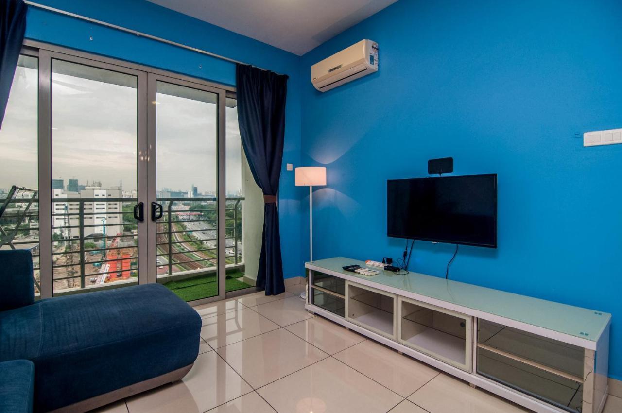 Flora Residence One South By Idealhub Seri Kembangan Kültér fotó